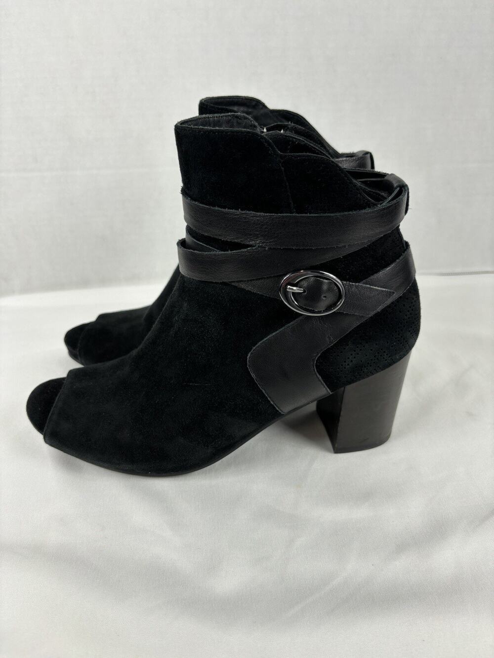 Earthies Santo Peeptoe Booties Boots Black Suede 8.5 B Ankle Zip Arch Support